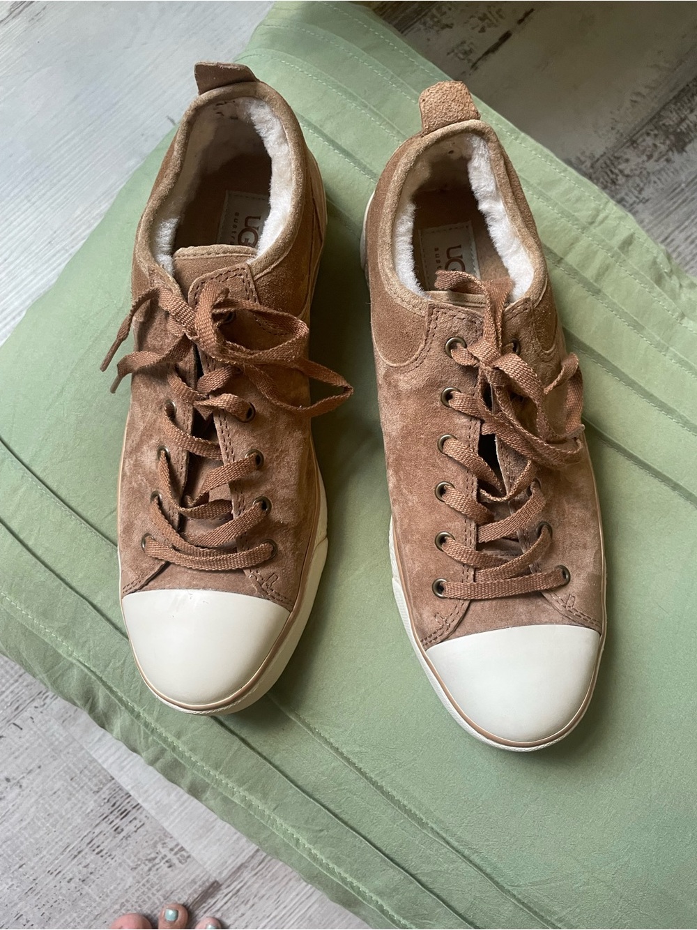 Ugg Evera Chestnut Suede Sneakers in Sz 10 in like new condition - Picture 2 of 16